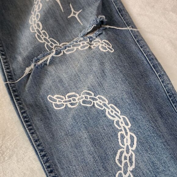 Salem7 Distressed Red Button Closure 32 Waist Denim Jeans With Graphic - Picture 6 of 14